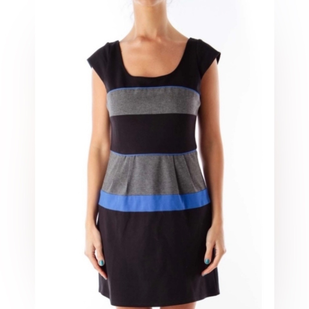 BCBGMaxAzria Black and Gray Blouse with Blue Highlights 💙